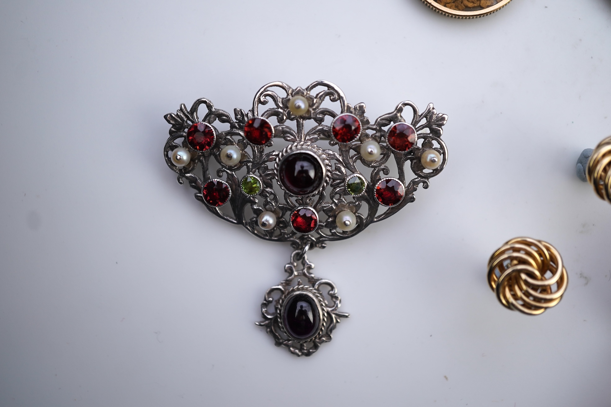 A group of jewellery and two watches